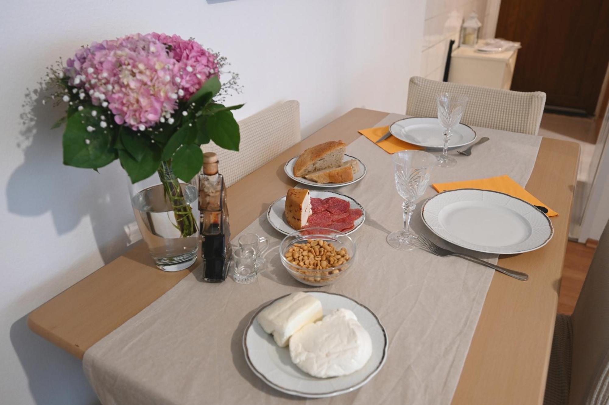 Appartamento Studio Alfa I Omega Zagabria Esterno foto